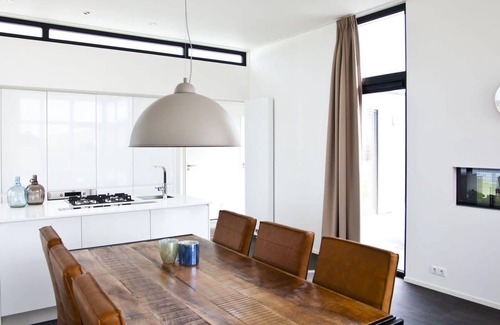 Kaatsheuvel House | Cozy Chalet with 3 Bedrooms and a Pet-Friendly Terrace