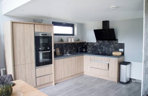 Otterlo House | Family-Friendly Bungalow with 4 Bedrooms and Pet Perks