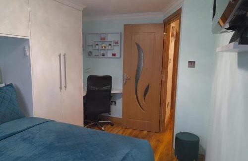 Canning Town North Villa | Exceptional N&D Home in London with Family-Friendly Amenities