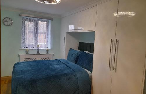 Canning Town North Villa | Exceptional N&D Home in London with Family-Friendly Amenities