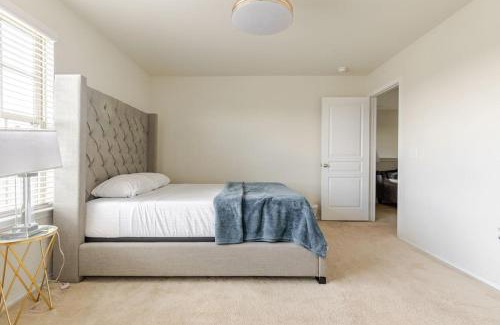 Houston House | Convenient Stay at N-E-G House near Hooks Airport