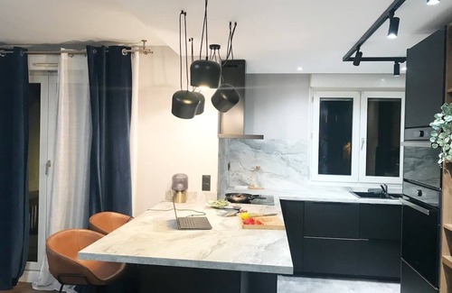 Quartier Chorier-Berriat Apartment | Cozy N'est Douillet Apartment with Free Parking & Breakfast