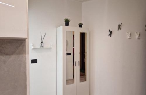 Zona Padova Apartment | Elegant Monet N & G HOME: Family-Friendly Getaway