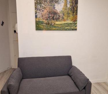 Zona Padova Apartment | Elegant Monet N & G HOME: Family-Friendly Getaway