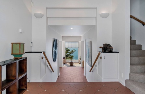 Sandy Bay House | Relax at Hakari: Waterfront Retreat with Spa & Hot Tub