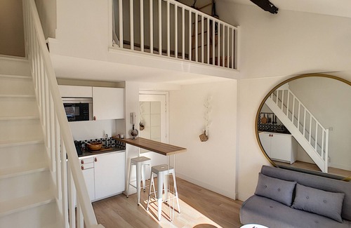 Centre Ville-Gare Apartment | Top Floor Duplex Miroir in Hyper Center - Rated 10/10