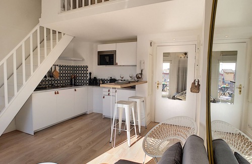Centre Ville-Gare Apartment | Top Floor Duplex Miroir in Hyper Center - Rated 10/10