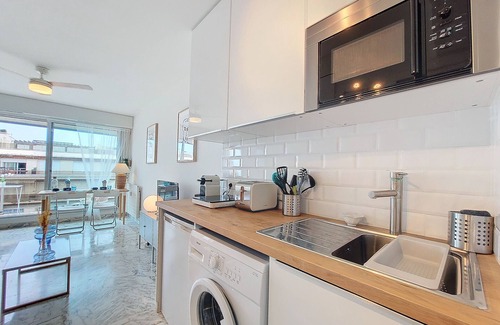 Les Baumettes Apartment | Modern N&J Hotel Room with Ocean View Balcony Experience