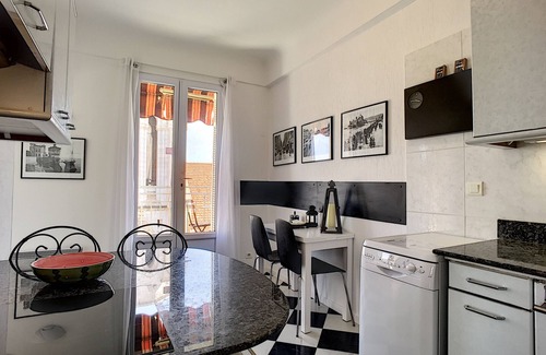 Centre Ville-Gare Apartment | Top Floor Comfort at N&J - Notre Dame in Hyper Center
