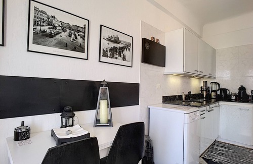 Centre Ville-Gare Apartment | Top Floor Comfort at N&J - Notre Dame in Hyper Center