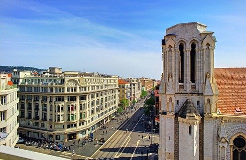 Centre Ville-Gare Apartment | Top Floor Comfort at N&J - Notre Dame in Hyper Center