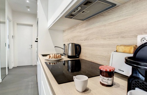Gambetta Apartment | Centrally Located N&J Sweet Beach - Steps to the Shore
