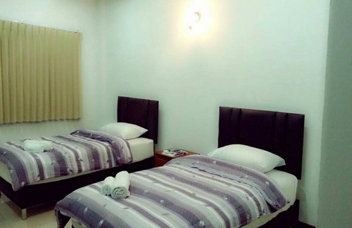 Surin House | Budget-Friendly N-Joy Place with Restaurant & Family Kitchen