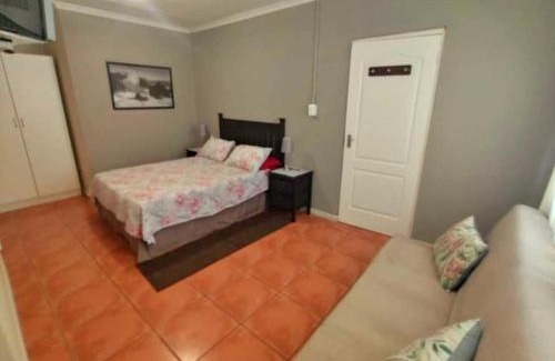 Goodwood Apartment | Family-Friendly N-One Self Catering with Great Reviews