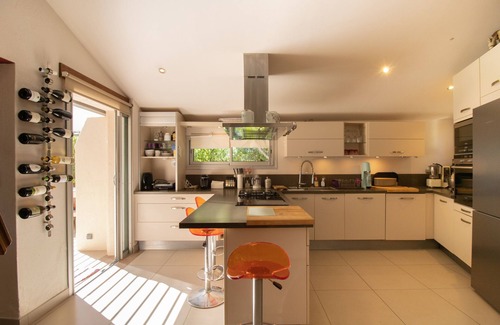 Santa Giulia Villa | n2 471/5 000nVilla A Cala d Oro with private beach, garden with sea view, Wi-Fi and AC