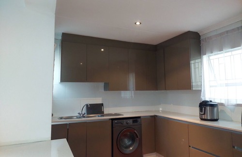 Greater Johannesburg Metropolitan Area House | n2 Private Bedrooms in 3 Bedroom House – Comfortable & Convenient