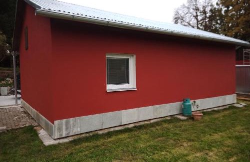 Cheb House | Budget-Friendly Stay at Na Červené louce 3 with Great Amenities