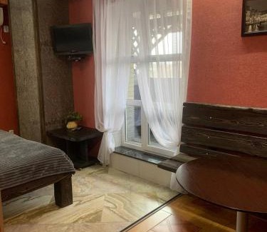 Kharkiv House | Inviting Na Bukovinskoy Guest House with Pool & Breakfast