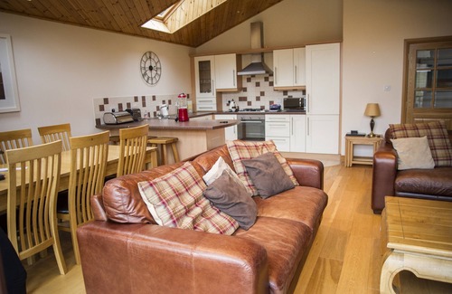 Foss Ski Chalet | Unforgettable Stay at Na Craigean Lodge - Glengoulandie