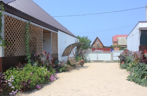 Dolzhanskaya House | Top-Rated Na Dolzhanskoy Guest House with Breakfast & Pet Friendly
