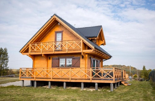 gmina Klucze Cabin | Discover Na Dworosku: Family-Friendly Retreat with Hot Tub