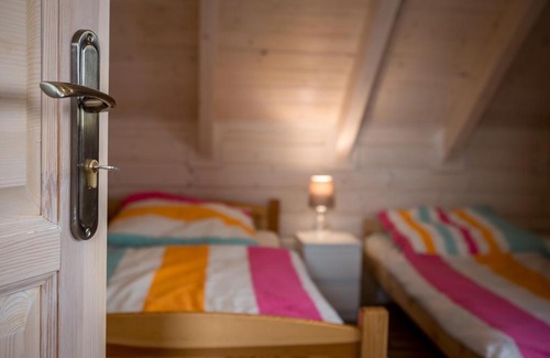 gmina Klucze Cabin | Discover Na Dworosku: Family-Friendly Retreat with Hot Tub