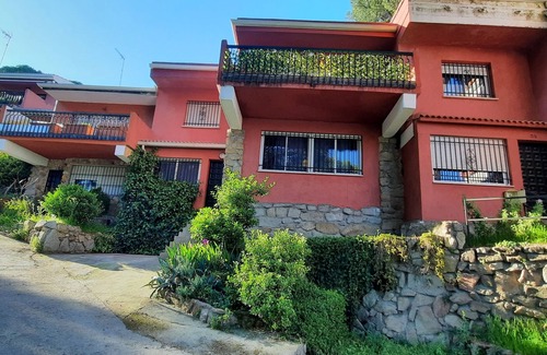 San Martin de Valdeiglesias Apartment | Experience Nature at San Juan Reservoir with Pool & Spa