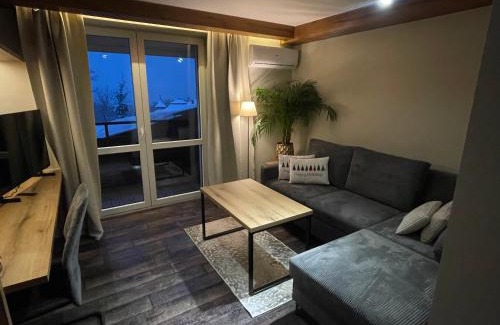 Zurawica Apartment | Discover Na Górke: Family-Friendly Retreat with Dining