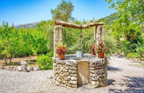 Campanet Villa | Elegant Na Garrovera: Family-Friendly Stay with Pool