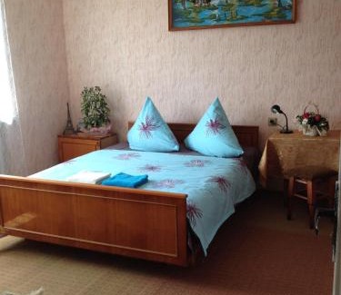 Podobovets House | Discover Na Gorbochku: Family-Friendly with Hot Tub