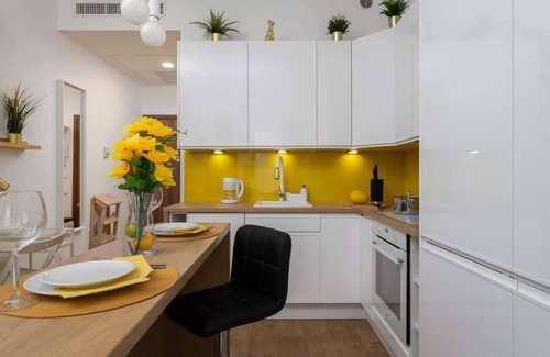 Krzyki Apartment | Bright Studio with Kitchen & Air Conditioning in Wrocław