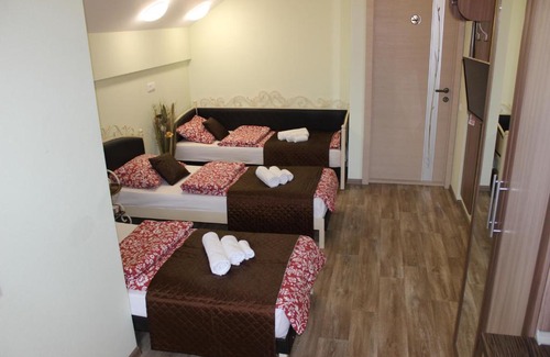 Borovetskoye Hotel | Discover Na Leningradskoy Mini Hotel with Pool & Hot Tub