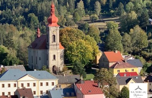 Becov nad Teplou Apartment | Family-Friendly Retreat at Na Nebi 187 - Book Your Stay!