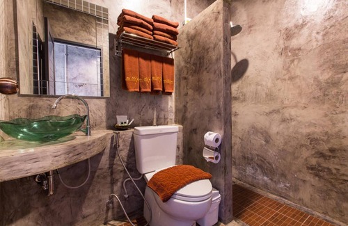 Old Phuket Town Hotel | Budget-Friendly Na Siam Guesthouse with Breakfast & Kitchen