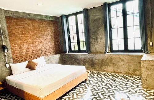 Old Phuket Town Hotel | Budget-Friendly Na Siam Guesthouse with Breakfast & Kitchen