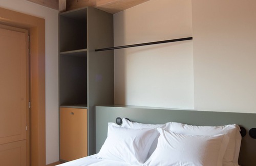 Centro / Baixa House | Na Travessa Suítes: Oceanfront Bliss with 10/10 Review Score