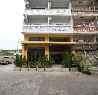 Bangkok Noi Bed & Breakfast | Child-Friendly Retreat at Na Vayla PaPlern - Rated 9.5/10
