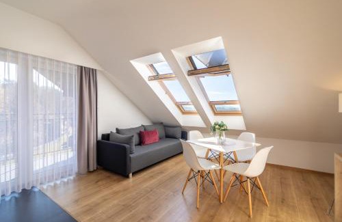 Grodek Nad Dunajcem Resort | Na Wzgórzu Family Resort: Pet-Friendly Oasis with Ocean View