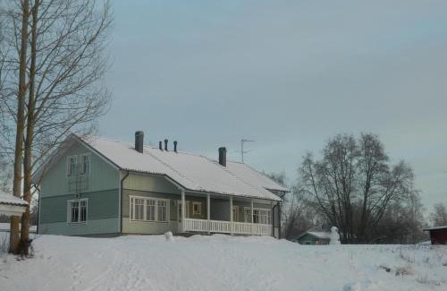 Sotkamo House | Explore Naapurivaaran Lomakeskus: Beachfront Family Retreat