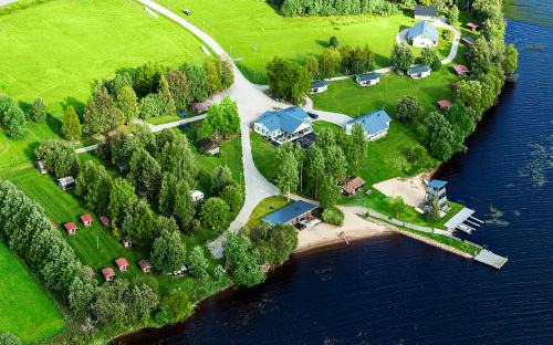 Sotkamo House | Explore Naapurivaaran Lomakeskus: Beachfront Family Retreat