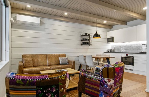 Ahtari House | Relaxing Naava Chalet 104 with Lake View & Spa Amenities
