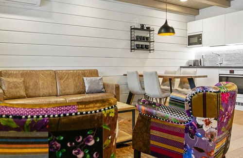 Ahtari House | Relaxing Naava Chalet 104 with Lake View & Spa Amenities