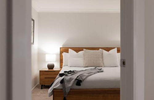 Yamba House | Family-Friendly Getaway at Nabilla Court with Kitchen Access