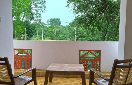 Kataragama Hotel | Budget-Friendly Nadeeka Rest & Safari with Breakfast Included