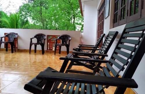 Kataragama Hotel | Budget-Friendly Nadeeka Rest & Safari with Breakfast Included