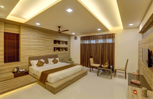 Aluva Resort | Serene Nadhiyoram River Retreat with Pool & Spa Amenities