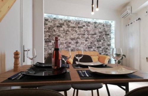 Argyrades Apartment | Delightful Stay at Nadia's Home - Pet & Child Friendly