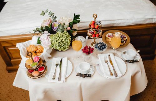 Kosuv Stary Hotel | Pet Friendly Nadiya Hotel with High Guest Ratings