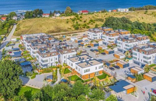 Mechelinki House | Seaside Haven: Nadmorski Dom with Restaurant & Kids' Fun
