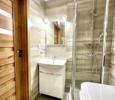 Chylonia Apartment | Budget-Friendly Nadmorski Relaks - Pet & Child Friendly Stay